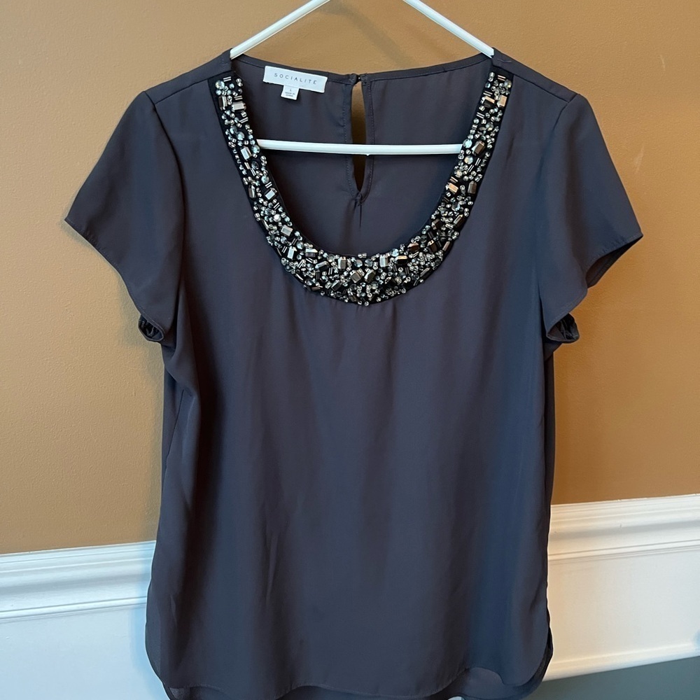 Socialite Gray Embellished Short Sleeve Blouse Rhinestone Size L Career - Picture 2 of 6